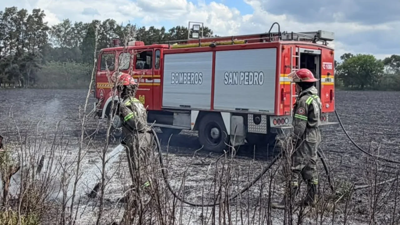 Bomberos incendio pastizales