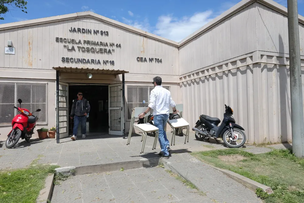 Mobiliario escolar entrega