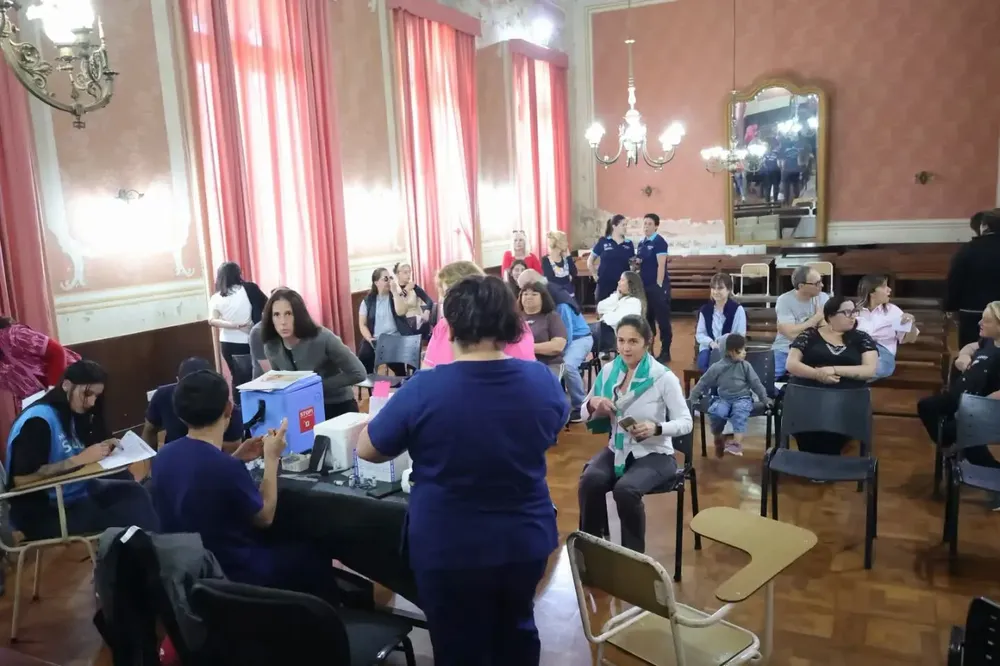 vacunación Salón Dorado 1