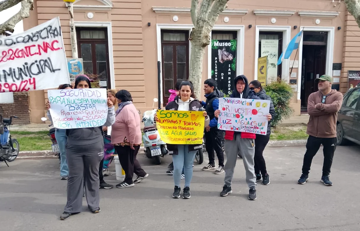 Marcha Gobernador Castro y Obligado 1